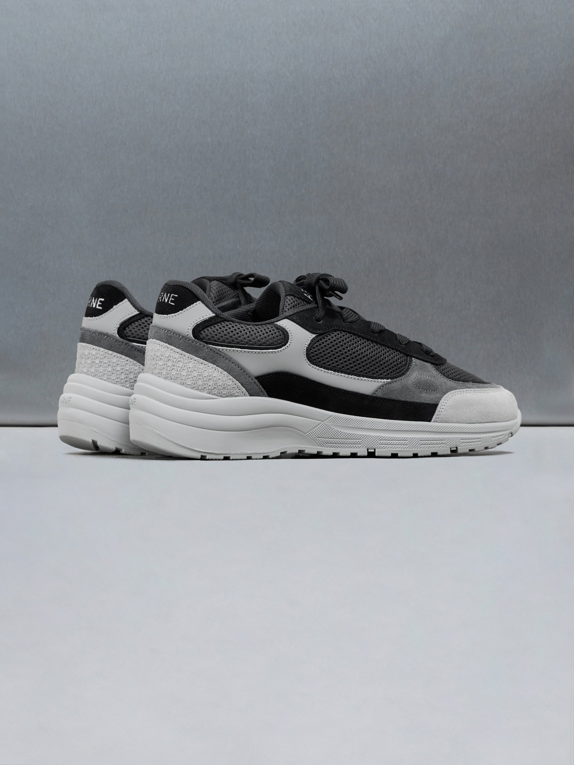 Apollo Runner in Charcoal Grey