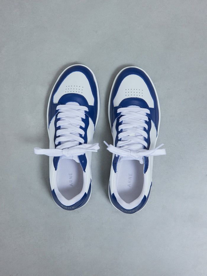 Basket Trainer in White Navy