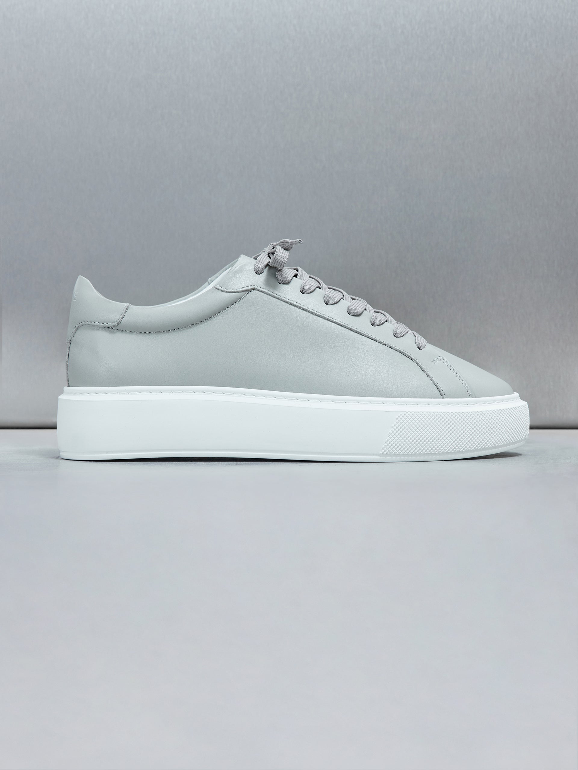 Essential Leather Trainer in Olive