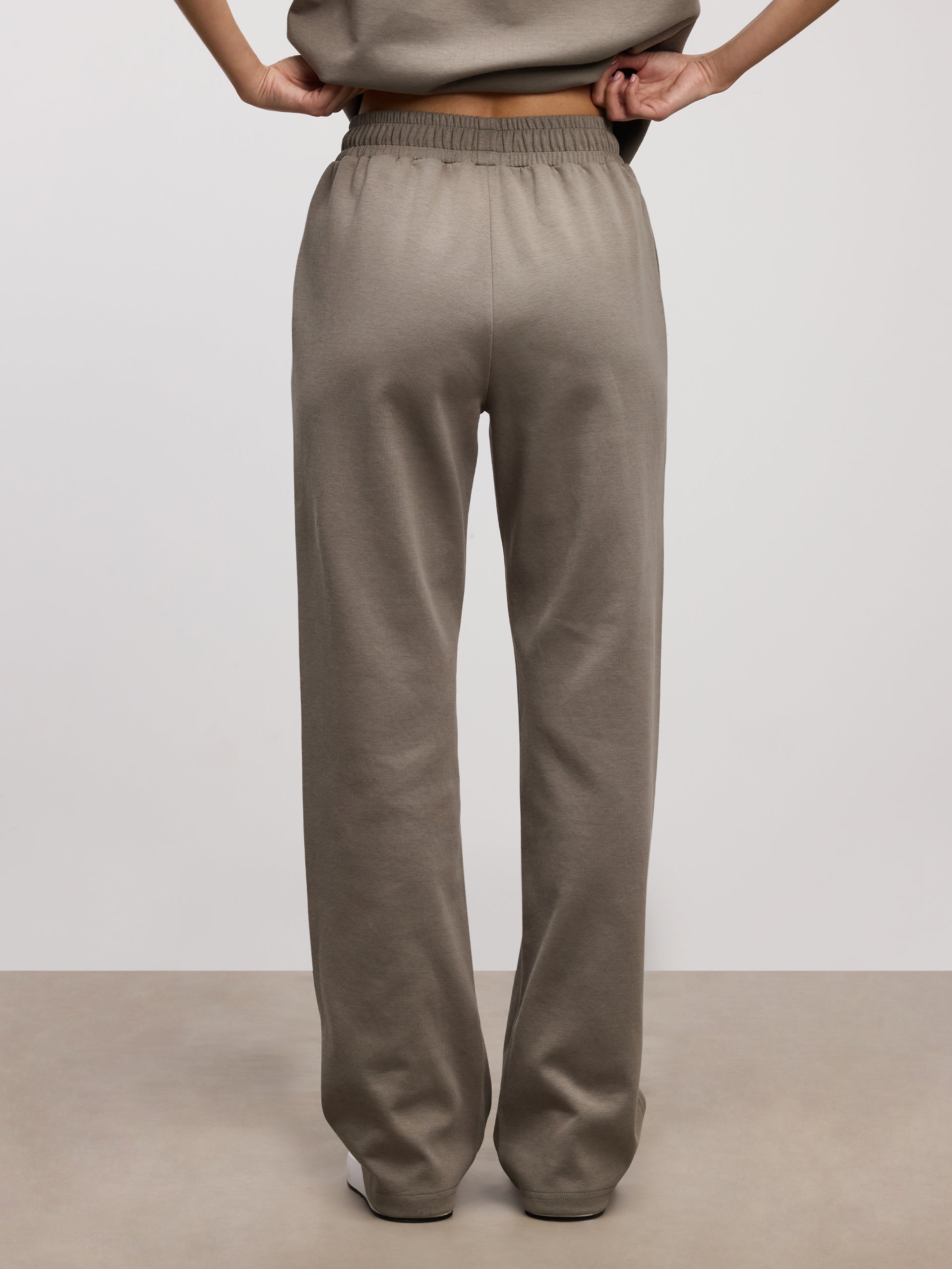 Womens Interlock Straight Leg Jogger in Olive
