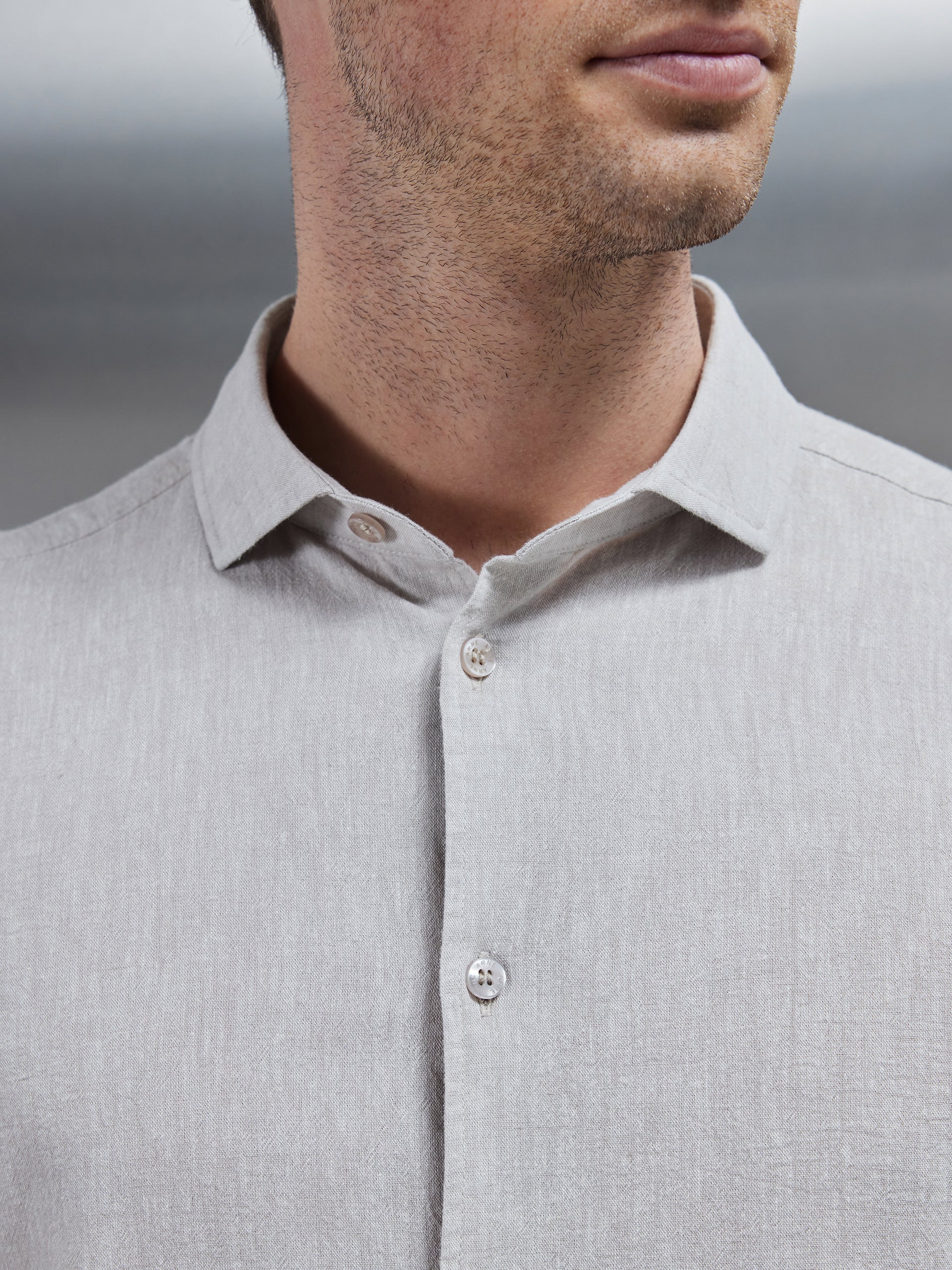 Linen Long Sleeve Cutaway Collar Shirt in Stone