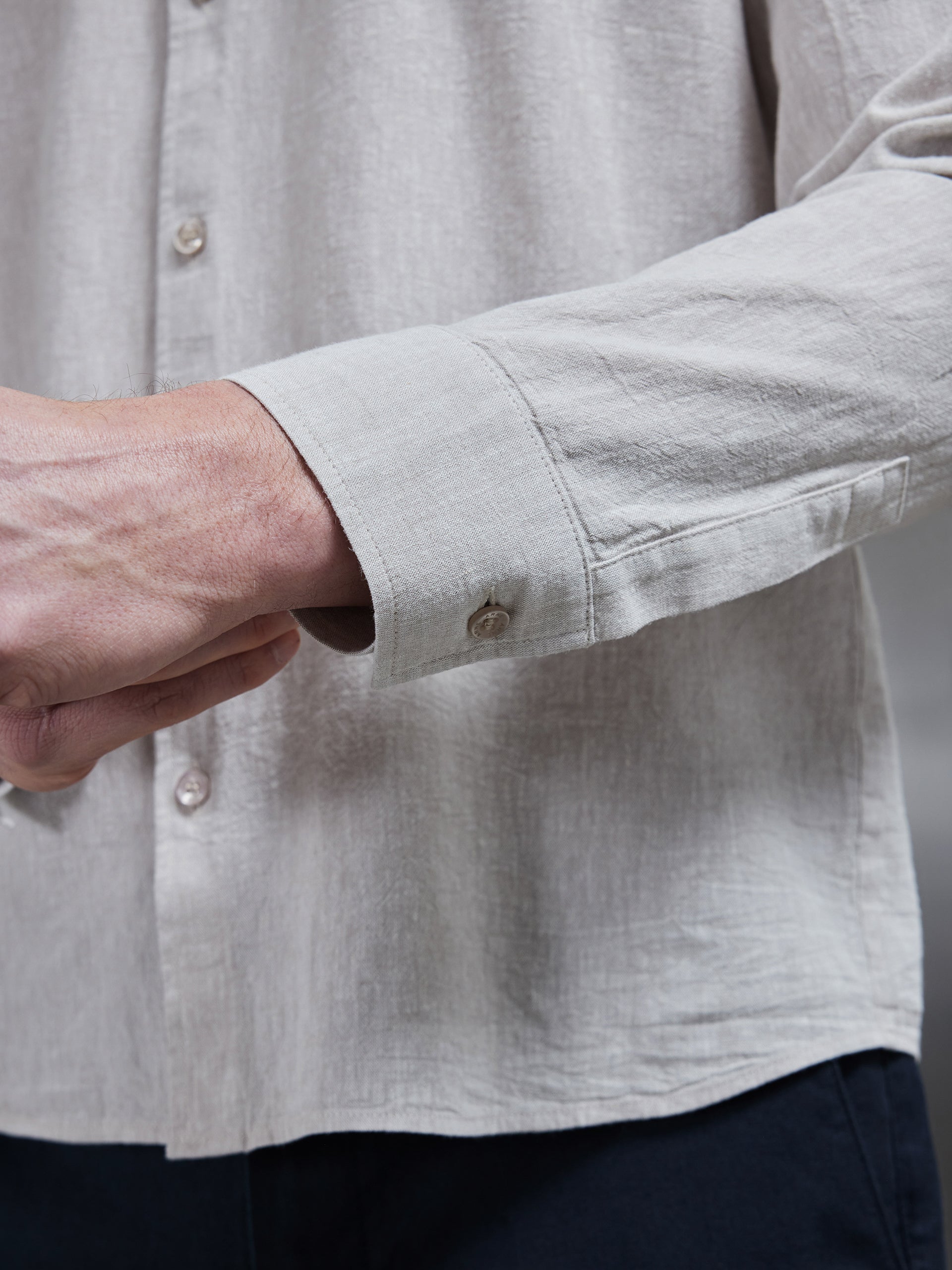 Linen Long Sleeve Cutaway Collar Shirt in Stone