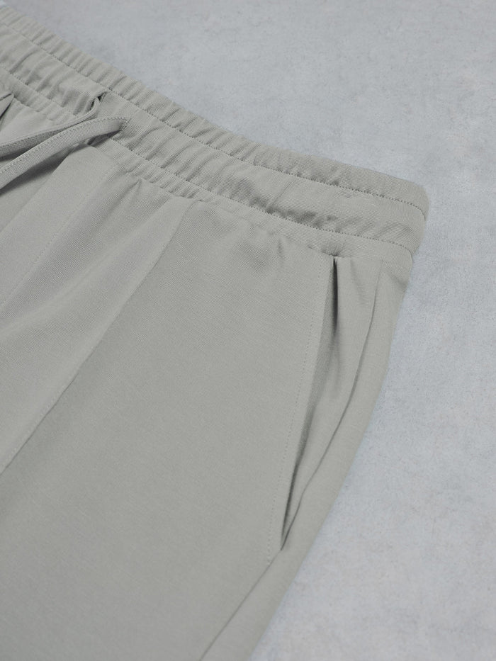 Luxe Essential Short in Stone