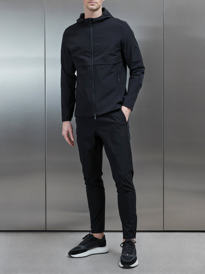 Performance Trackpant in Black