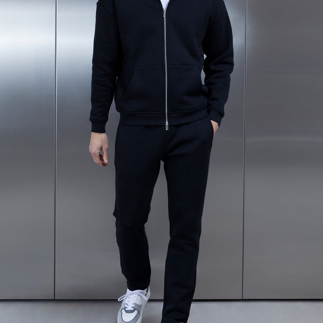 Relaxed Tapered Leg Jogger in Black