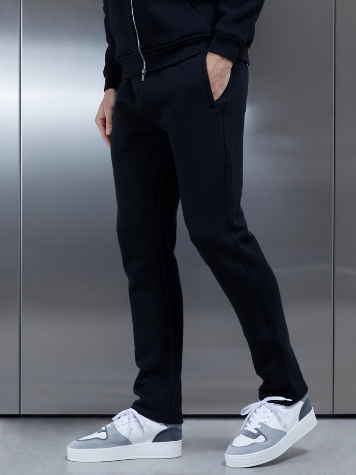 Relaxed Tapered Leg Jogger in Black