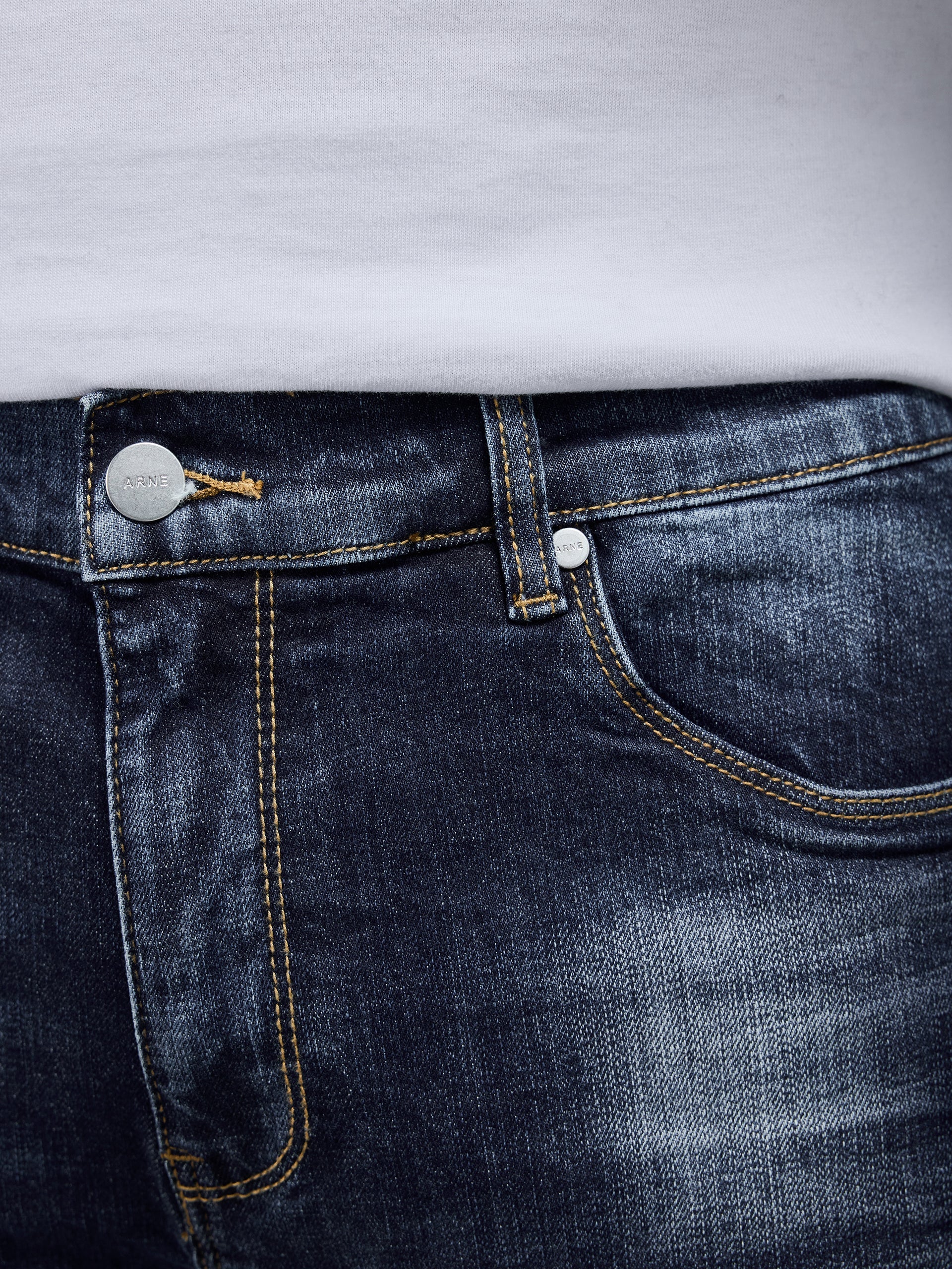 Relaxed Fit Denim Jeans in Dark Wash