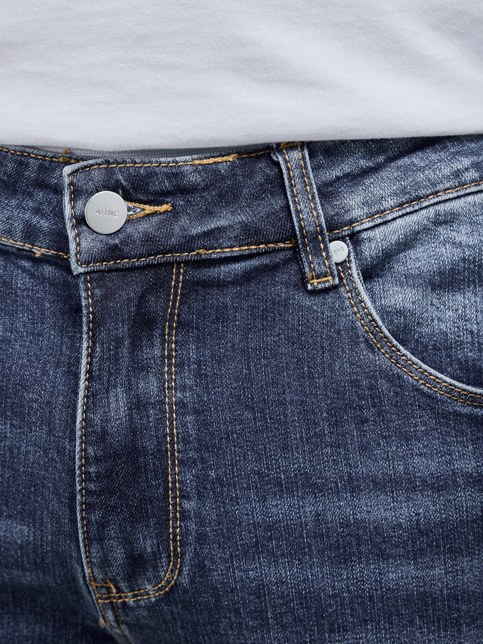 Relaxed Fit Denim Jeans in Mid Blue