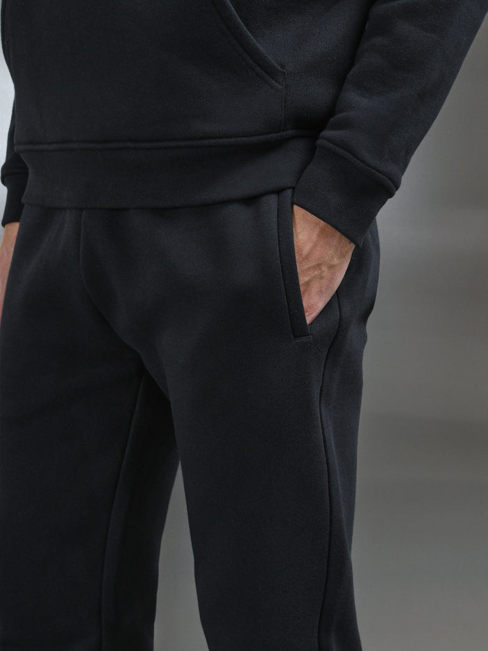 Relaxed Fit Jogger in Black