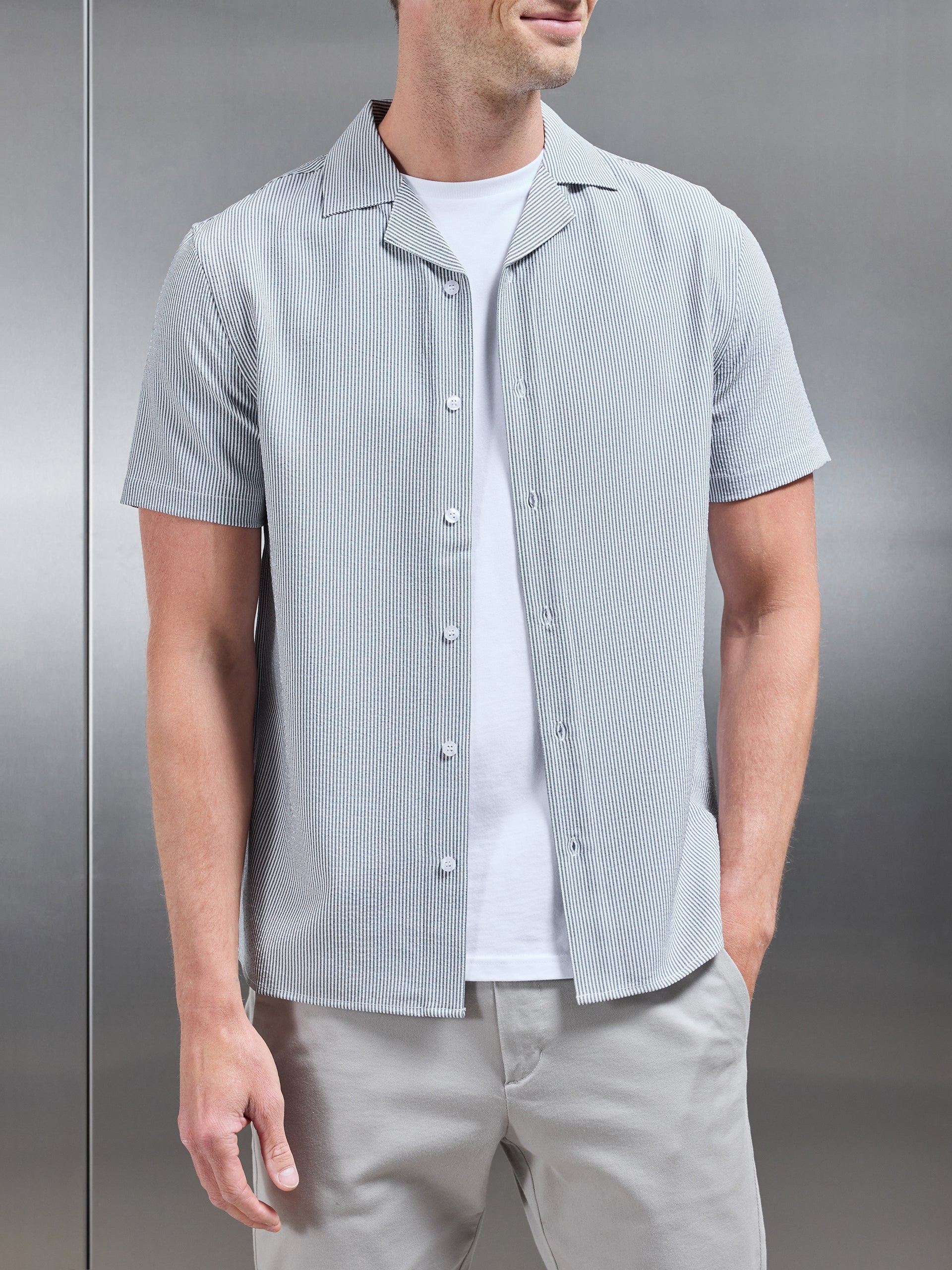 Seersucker Short Sleeve Revere Collar Shirt in Black