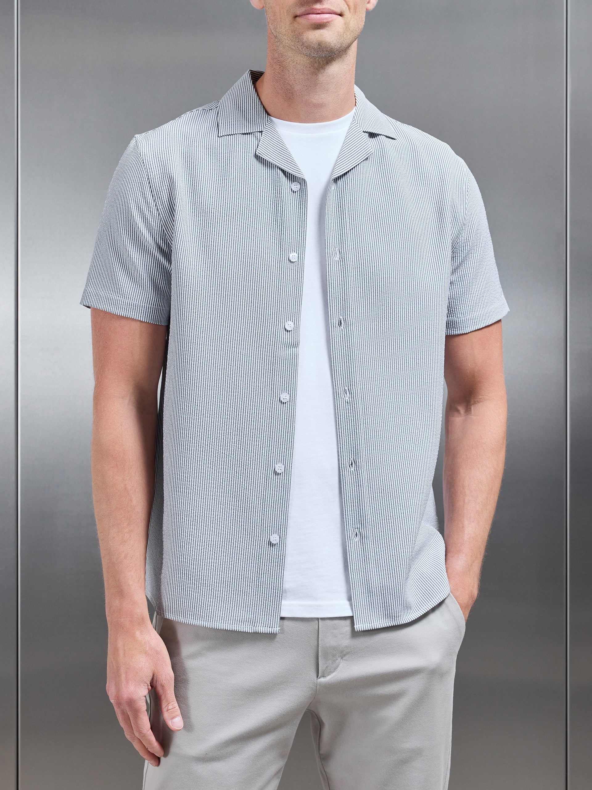 Seersucker Short Sleeve Revere Collar Shirt in Black