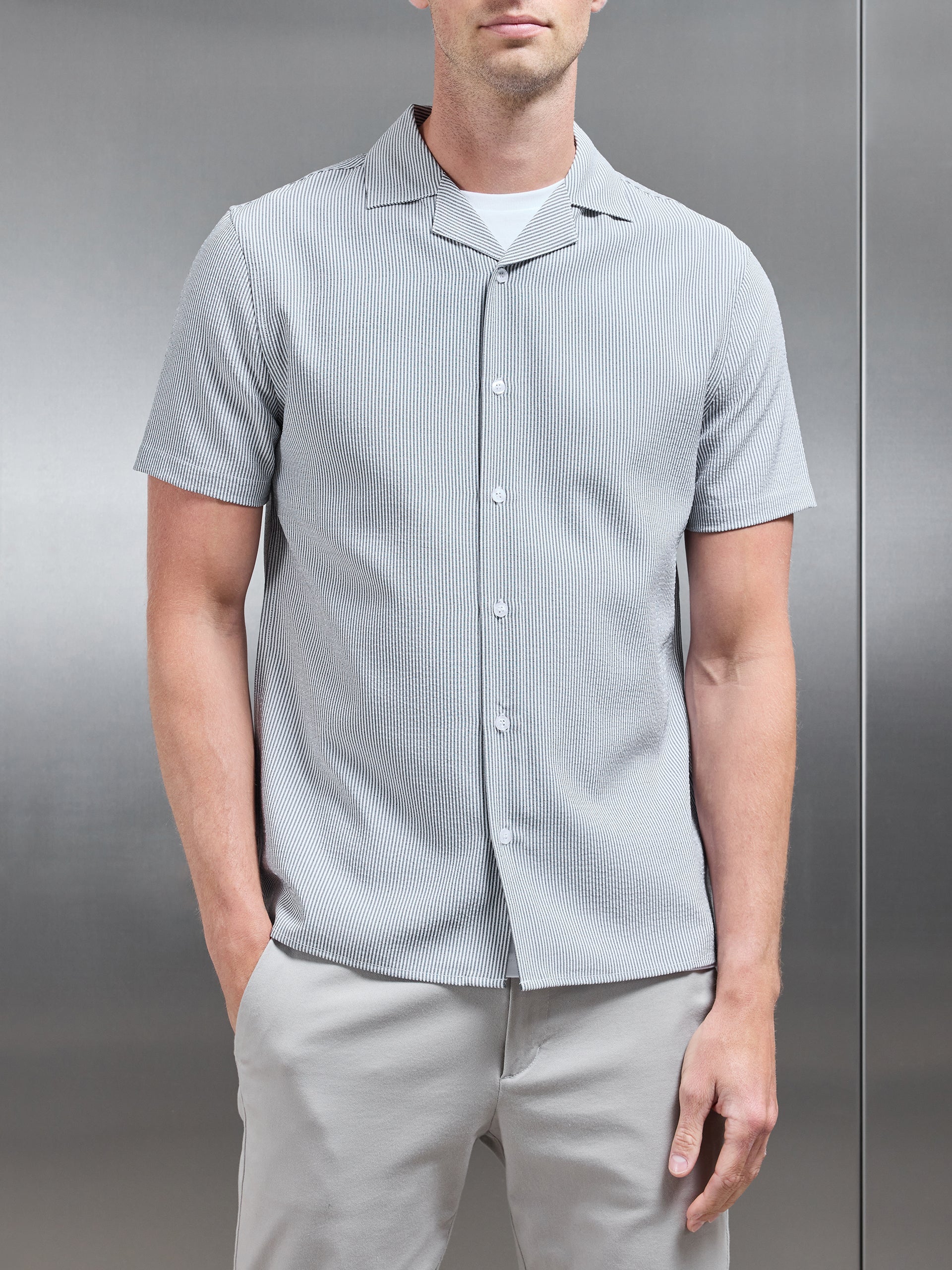 Seersucker Short Sleeve Revere Collar Shirt in Black