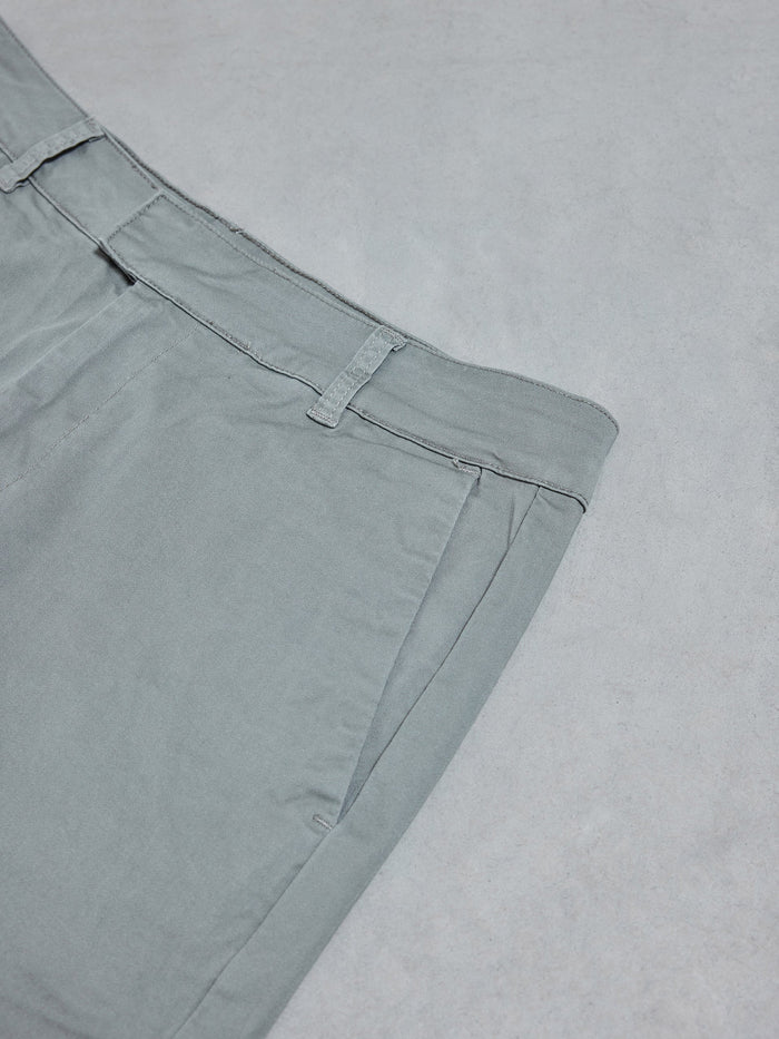 Tailored Chino Short in Olive