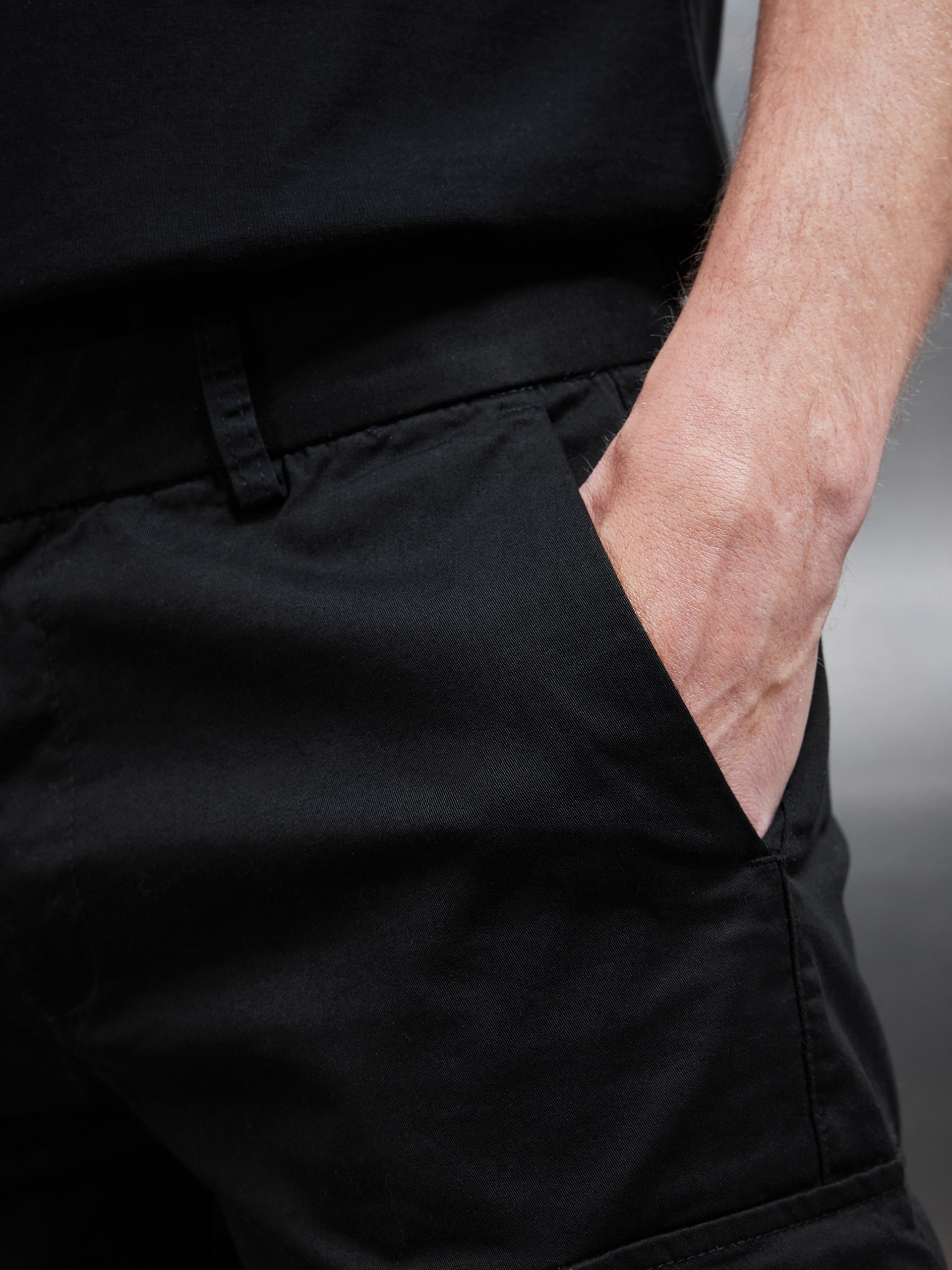Tailored Cotton Cargo Short in Black