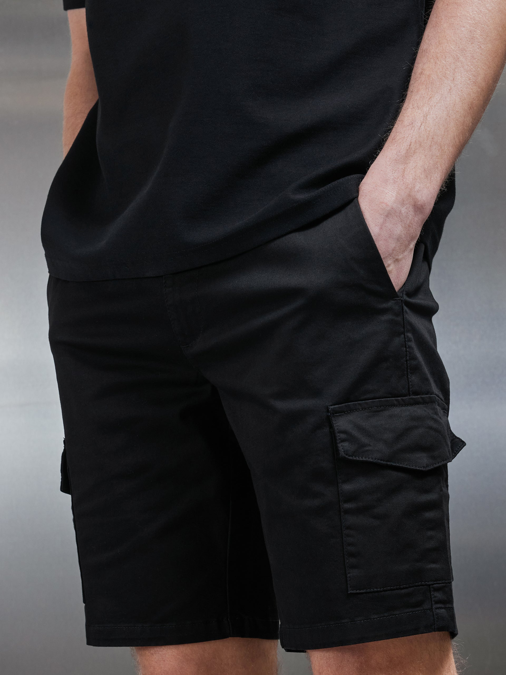 Tailored Cotton Cargo Short in Black
