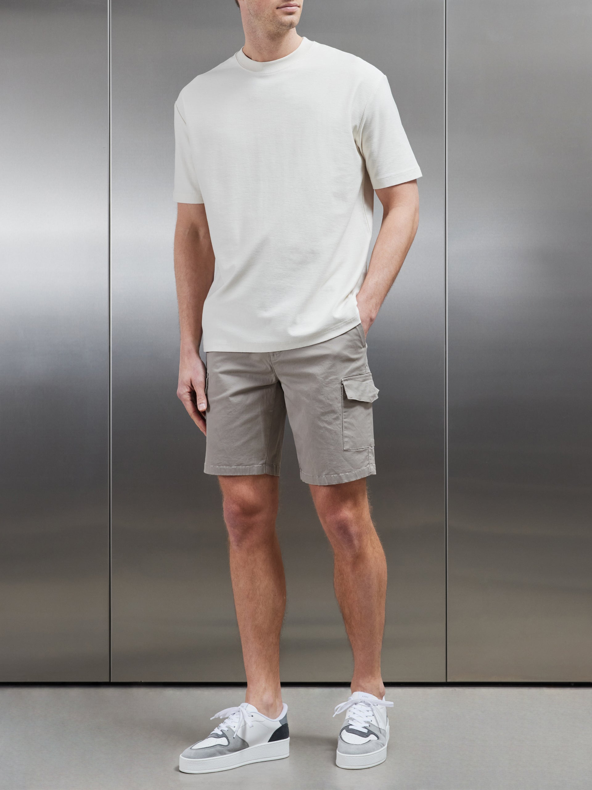 Tailored Cotton Cargo Short in Stone