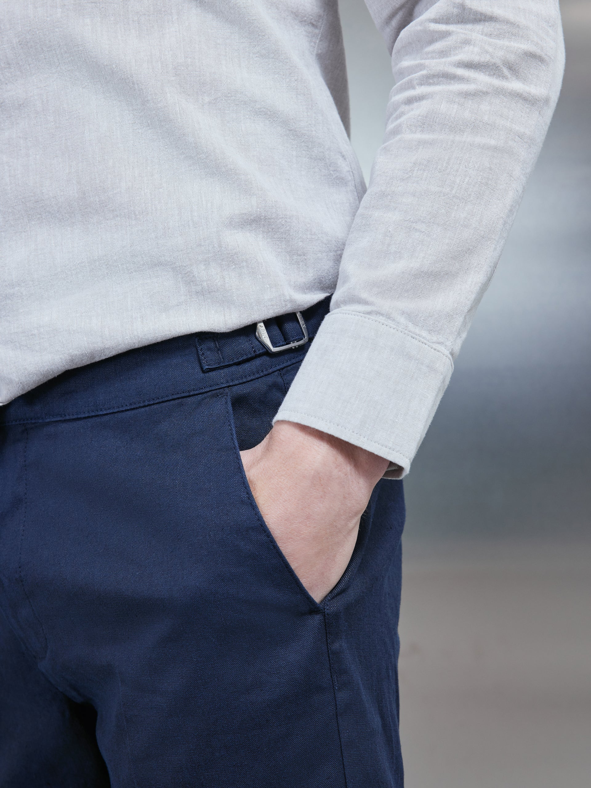 Linen Tailored Short in Navy