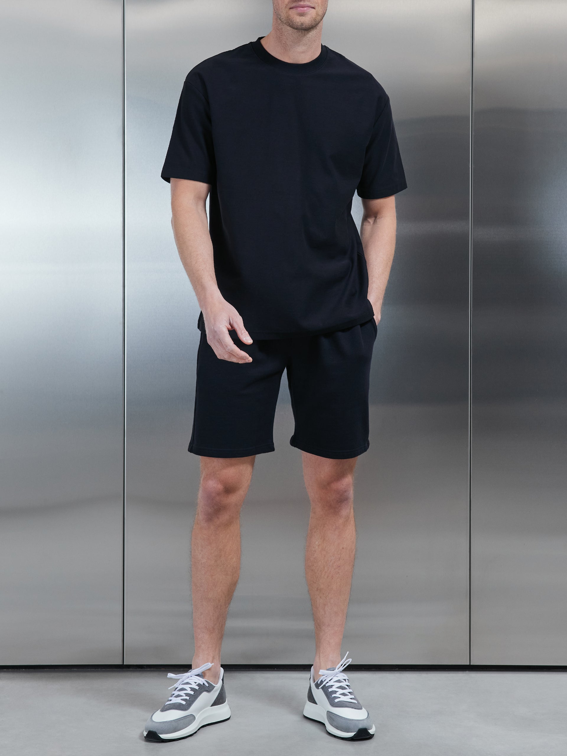 Relaxed Fit Short in Black